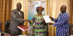 EBOMAF-BF : Signature du contrat de construction du boulevard périphérique de Ouagadougou
