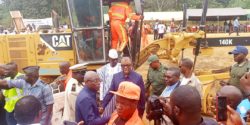 EBOMAF-GABON : Lancement des travaux de bitumage de la route Yombi–Mandji–Omboué, le symbole d’un partenariat exemplaire au service du développement